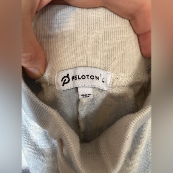 Peloton Women’s Large Tie-dye Sweatshirt & Sweatpants Set - Picture 11 of 11